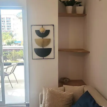 Leoni Luxury 2 Bedroom Sea View Apartment